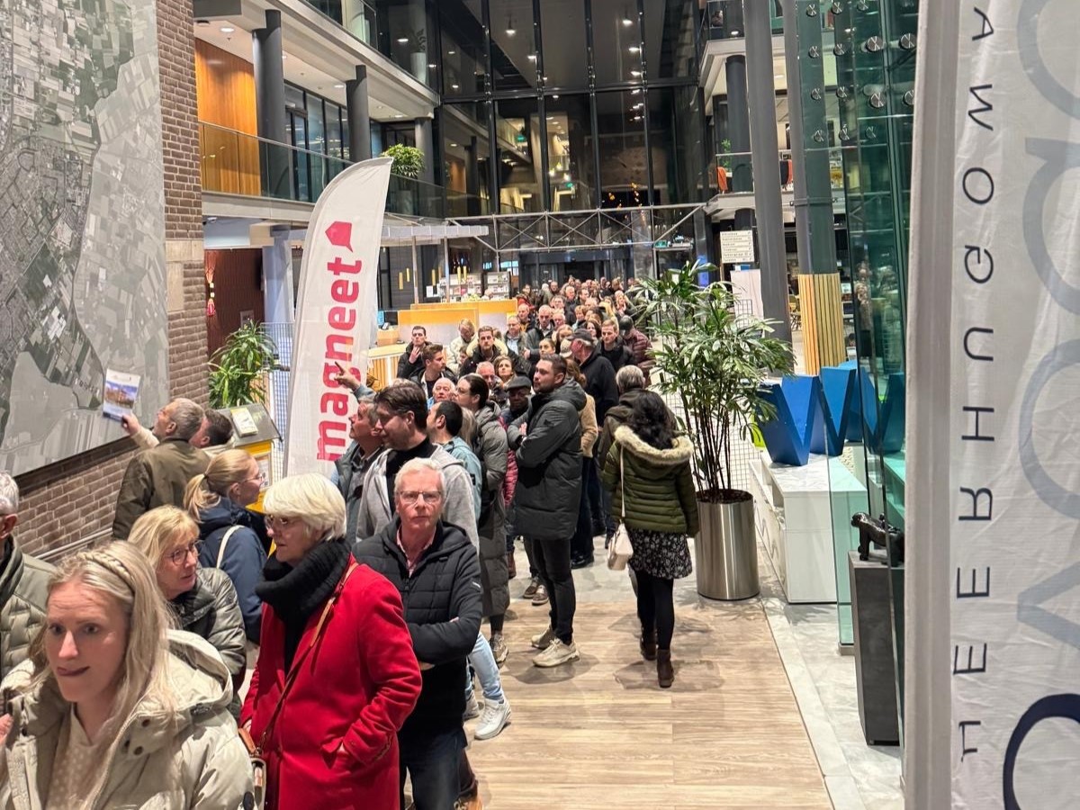 Start verkoop De IJsvogel druk bezocht!